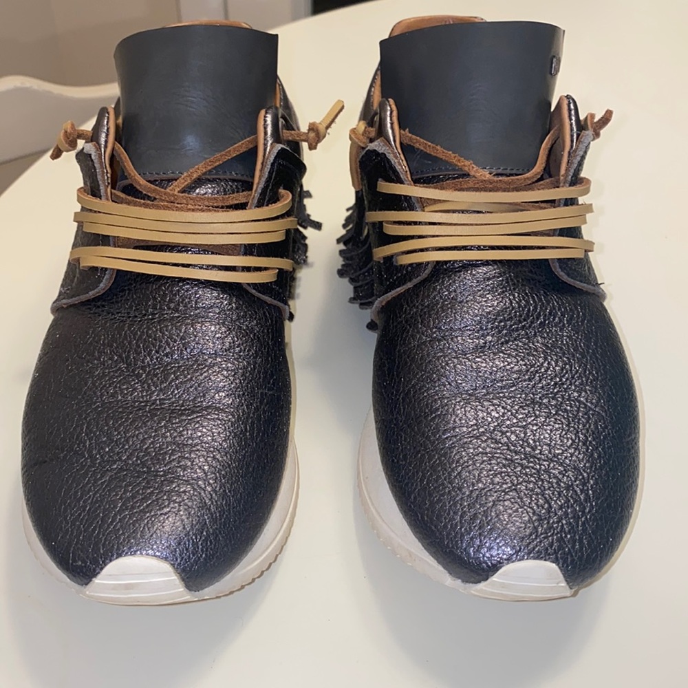 Esse ut esse fringe sneaker. Rare charcoal color. Worn less than 3 times. EUC
